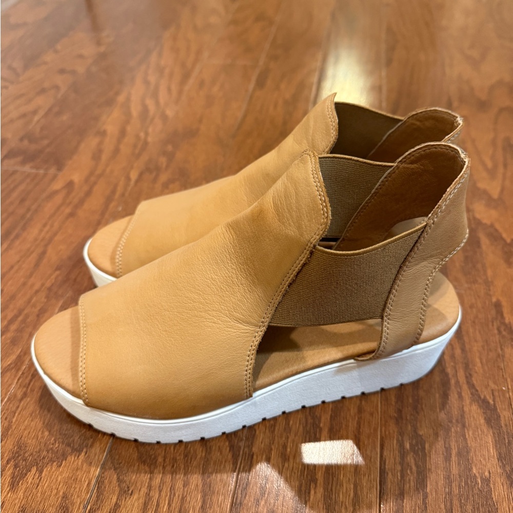 Silent D wedges - Picture 2 of 5